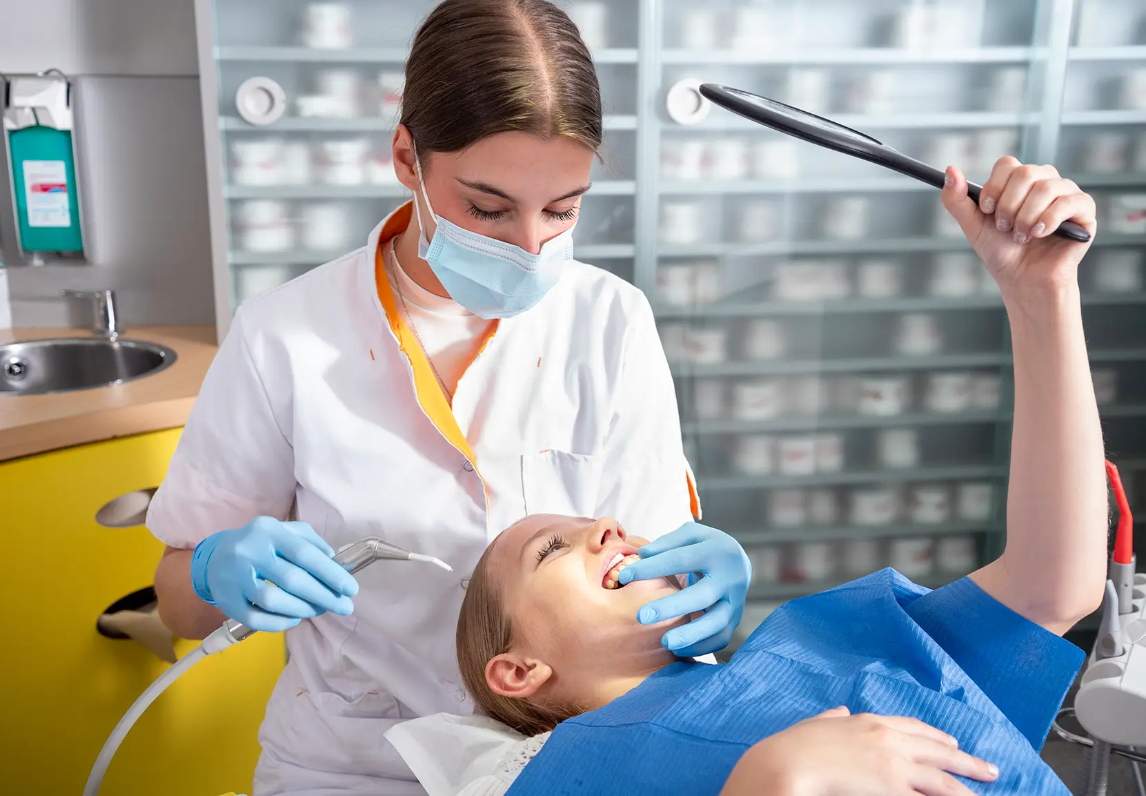 Vaste beugels keramische slotjes Orthodontiepraktijk Schiedam